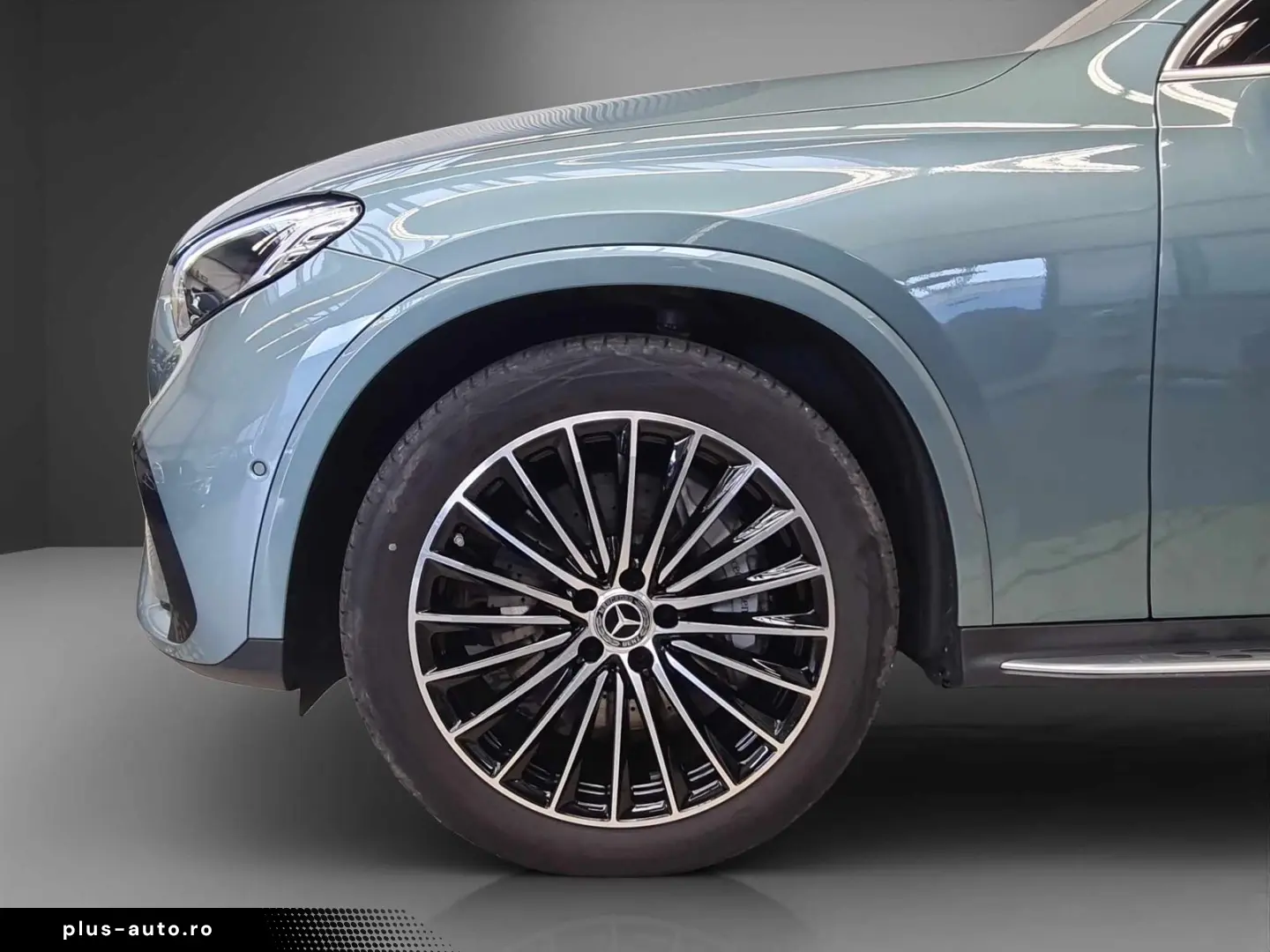 MERCEDES-BENZ GLC 200 4M AMG Pano AHK MEM Tot SHZ 20