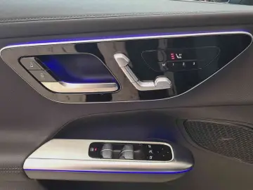 MERCEDES-BENZ GLC 200 4M AMG Pano AHK MEM Tot SHZ 20