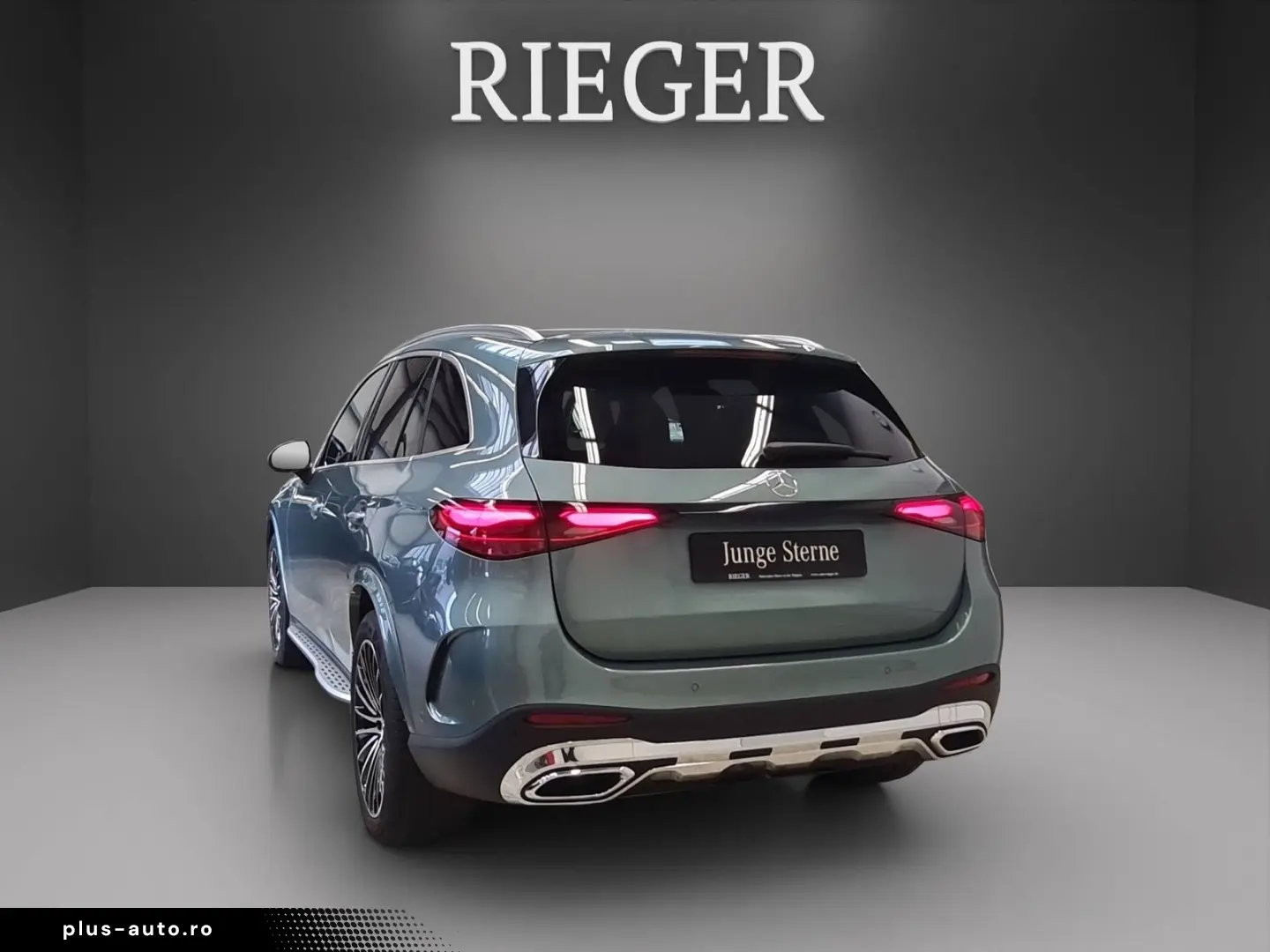 MERCEDES-BENZ GLC 200 4M AMG Pano AHK MEM Tot SHZ 20