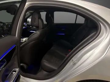 MERCEDES-BENZ C 300 AMG AHK Totwinkel Pano-SHD MEM 360