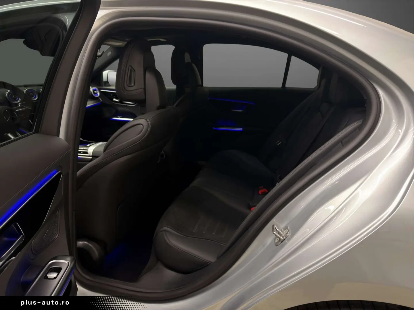 MERCEDES-BENZ C 300 AMG AHK Totwinkel Pano-SHD MEM 360