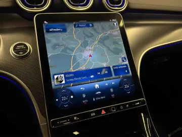 MERCEDES-BENZ C 300 AMG AHK Totwinkel Pano-SHD MEM 360