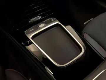 MERCEDES-BENZ A 250 4M Limousine AMG Totwinkel Multibeam SHZ