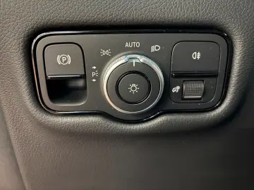 MERCEDES-BENZ EQV 300 lang Multibeam Airmatic