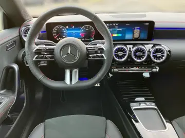 MERCEDES-BENZ CLA 200 Coupé AMG LenkradHz Panoramada&hellip;