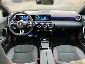 MERCEDES-BENZ CLA 200 Coupé AMG LenkradHz Panoramada&hellip;