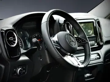 MERCEDES-BENZ Vito Tourer 119 CDI 4x4  Airmatic Dist.Leder