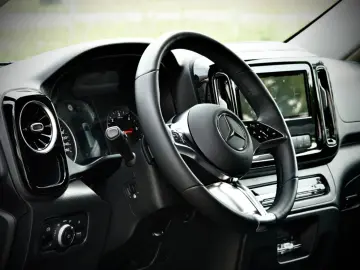 MERCEDES-BENZ Vito Tourer 119 CDI 4x4  Airmatic Dist.Leder