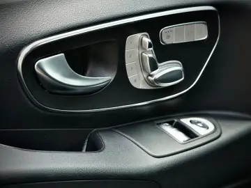 MERCEDES-BENZ Vito Tourer 119 CDI 4x4  Airmatic Dist.Leder