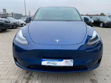 TESLA Model Y Basis RWD