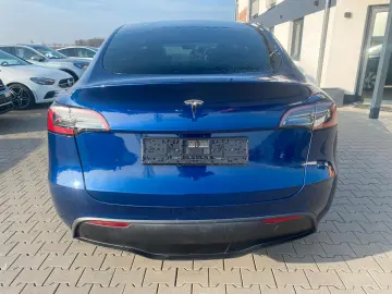 TESLA Model Y Basis RWD