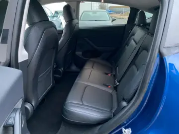 TESLA Model Y Basis RWD