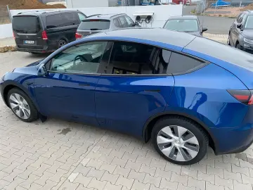 TESLA Model Y Basis RWD