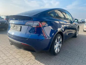 TESLA Model Y Basis RWD