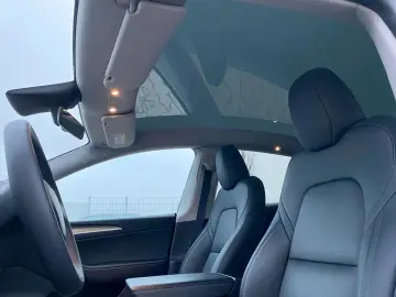 TESLA Model Y Basis RWD