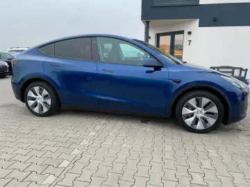 TESLA Model Y Basis RWD
