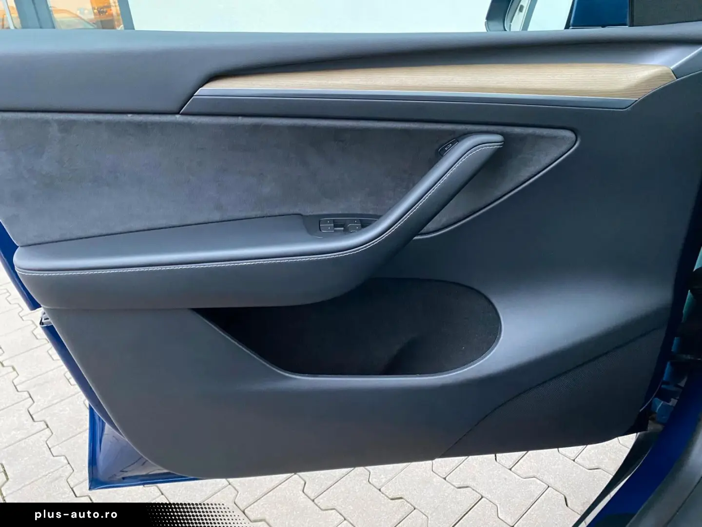 TESLA Model Y Basis RWD