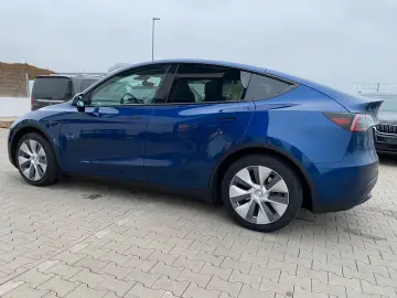 TESLA Model Y Basis RWD