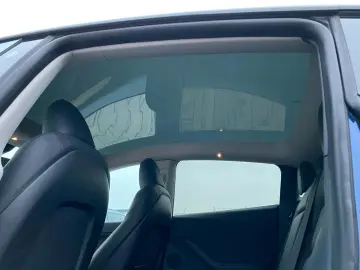 TESLA Model Y Basis RWD