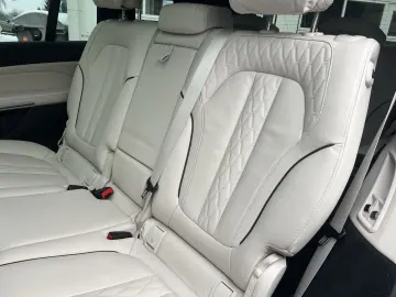 BMW X7 M50 i HUD Panorama Navigation HarmanKardon