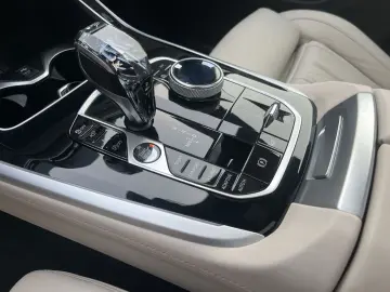 BMW X7 M50 i HUD Panorama Navigation HarmanKardon