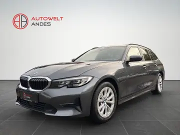 BMW 330 e xDrive  Individual LED Pano ACC AHK