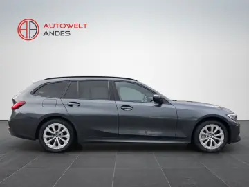 BMW 330 e xDrive  Individual LED Pano ACC AHK