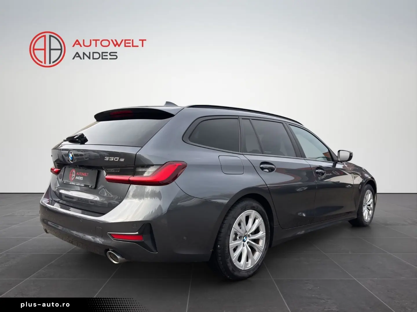 BMW 330 e xDrive  Individual LED Pano ACC AHK