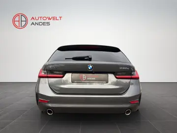 BMW 330 e xDrive  Individual LED Pano ACC AHK