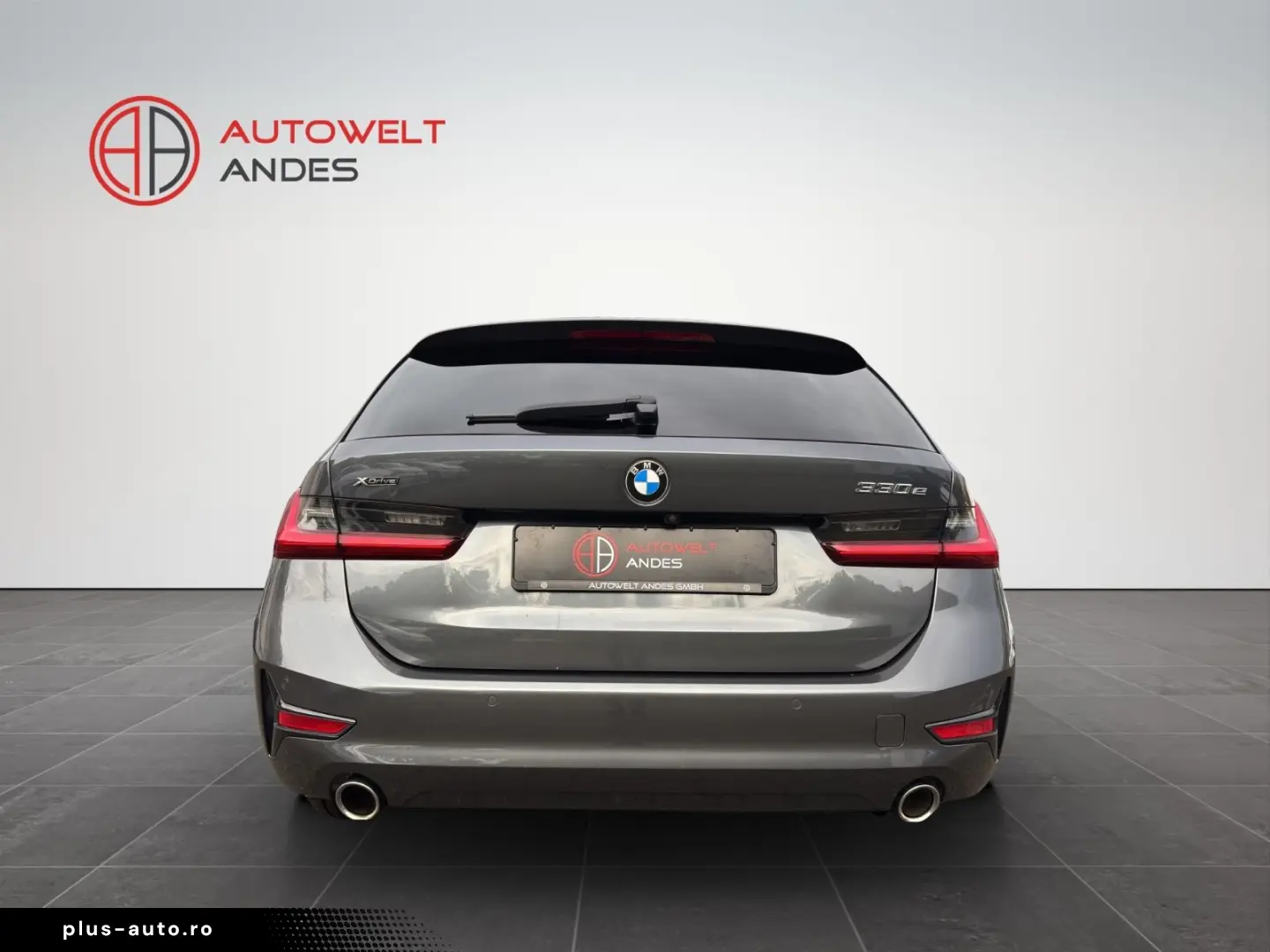 BMW 330 e xDrive  Individual LED Pano ACC AHK