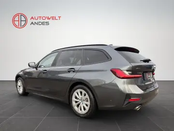 BMW 330 e xDrive  Individual LED Pano ACC AHK