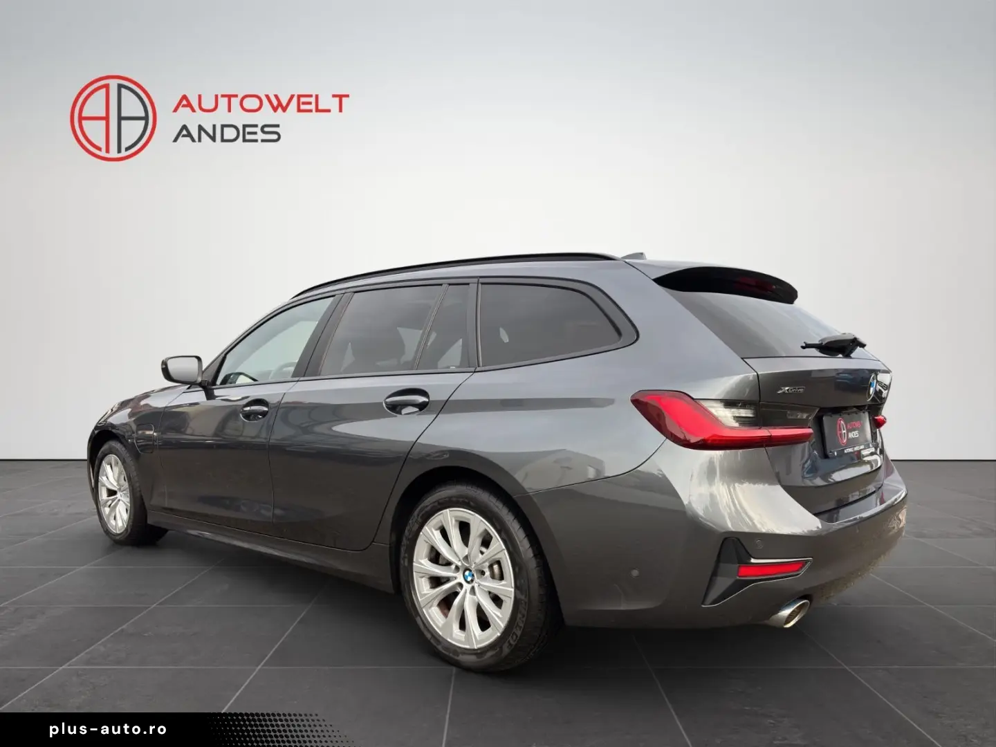 BMW 330 e xDrive  Individual LED Pano ACC AHK