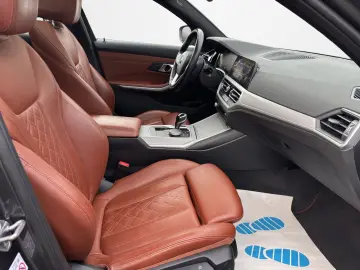 BMW 330 e xDrive  Individual LED Pano ACC AHK