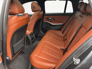 BMW 330 e xDrive  Individual LED Pano ACC AHK