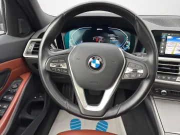 BMW 330 e xDrive  Individual LED Pano ACC AHK