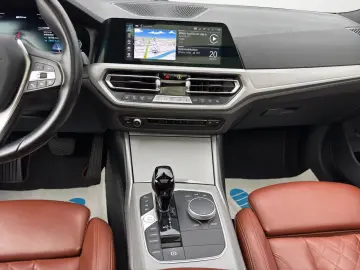 BMW 330 e xDrive  Individual LED Pano ACC AHK