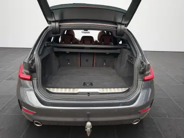 BMW 330 e xDrive  Individual LED Pano ACC AHK