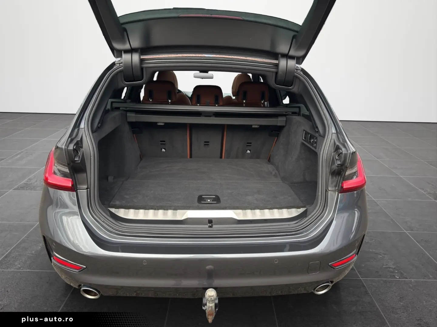 BMW 330 e xDrive  Individual LED Pano ACC AHK