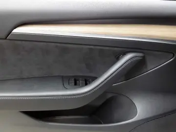 TESLA Model 3 Langstreckenbatt. Allradantrieb