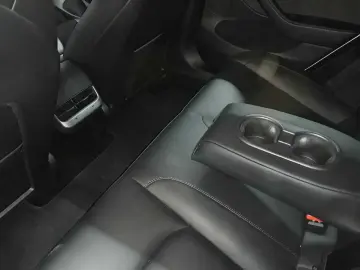 TESLA Model 3 Langstreckenbatt. Allradantrieb