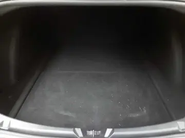 TESLA Model 3 Langstreckenbatt. Allradantrieb