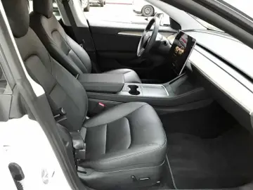 TESLA Model 3 Langstreckenbatt. Allradantrieb