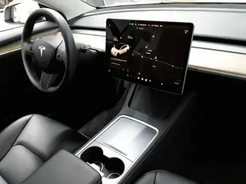 TESLA Model 3 Langstreckenbatt. Allradantrieb