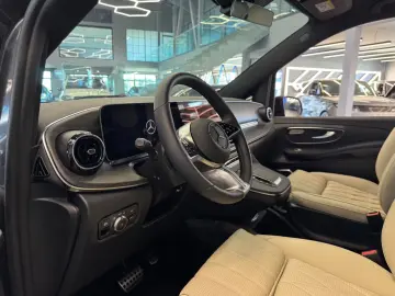 Mercedes-Benz V 300 Petrol Luxury-seats 2025 extra Long