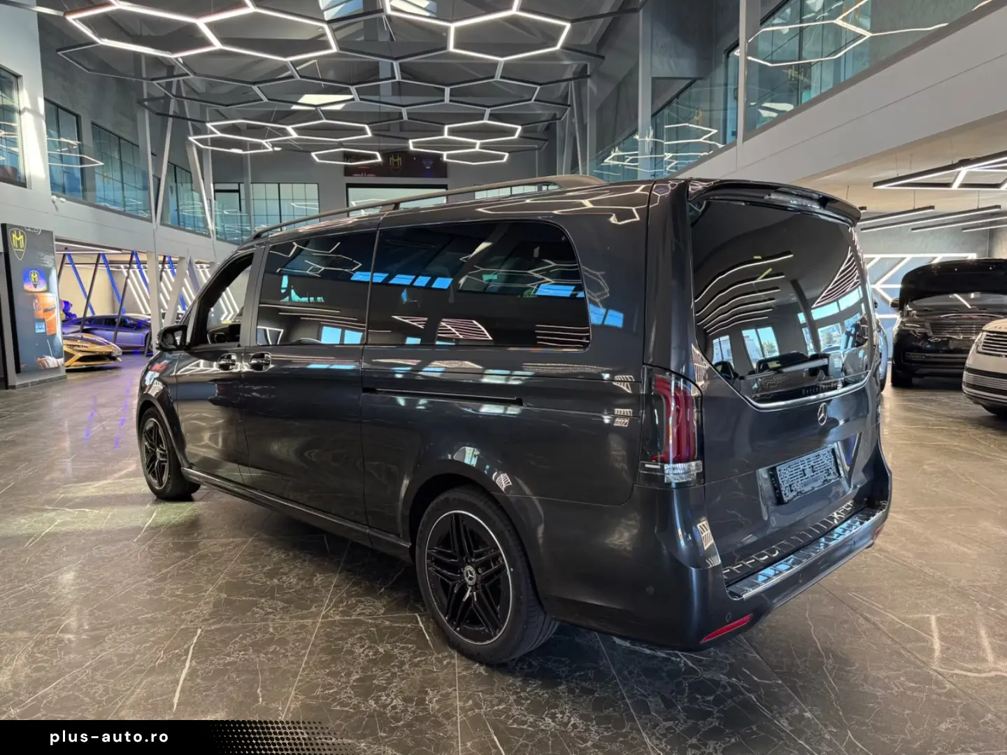 Mercedes-Benz V 300 Petrol Luxury-seats 2025 extra Long