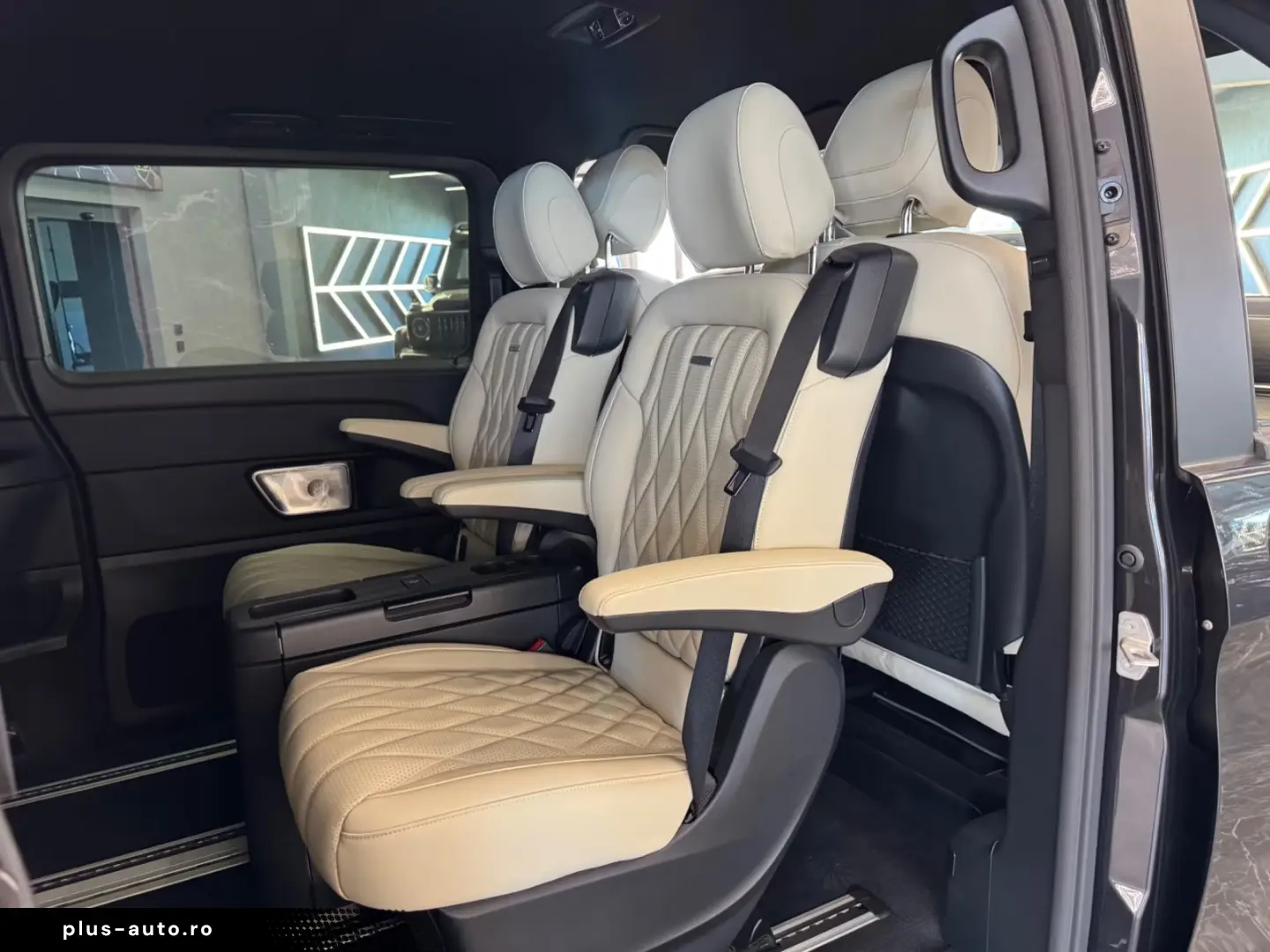 Mercedes-Benz V 300 Petrol Luxury-seats 2025 extra Long