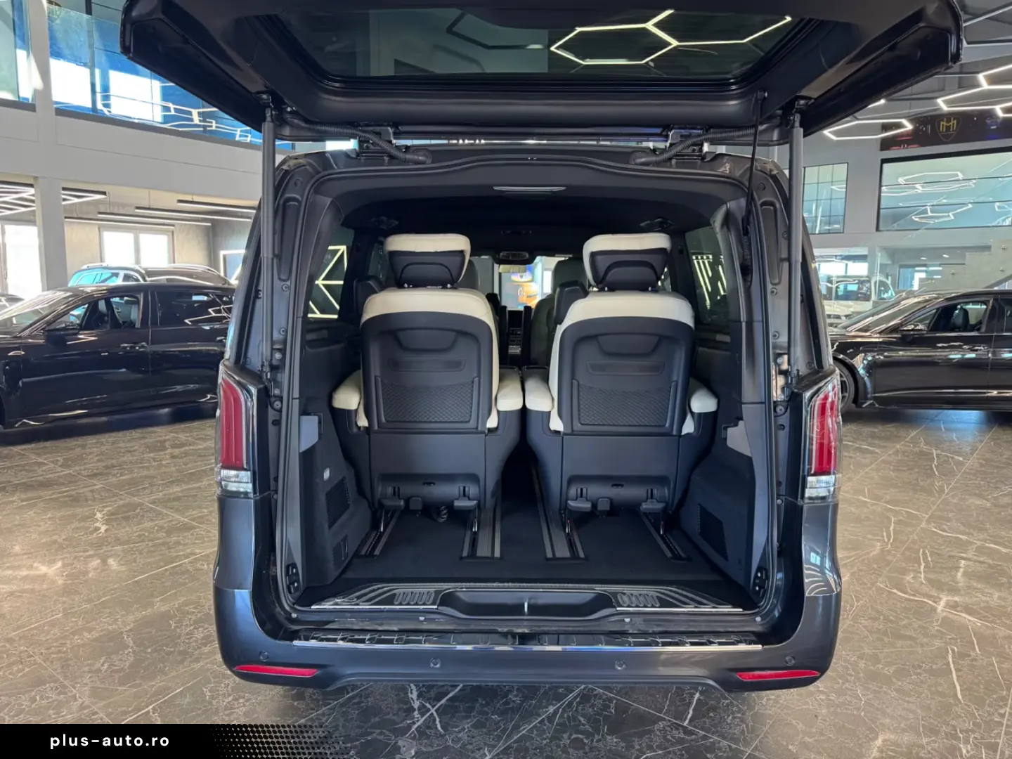 Mercedes-Benz V 300 Petrol Luxury-seats 2025 extra Long