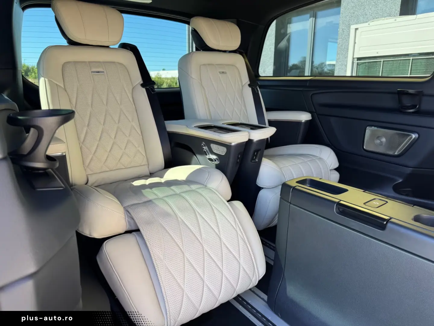 Mercedes-Benz V 300 Petrol Luxury-seats 2025 extra Long