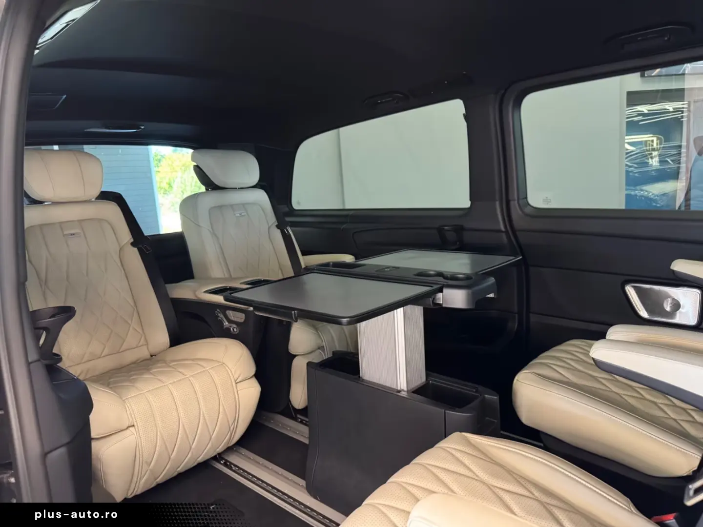 Mercedes-Benz V 300 Petrol Luxury-seats 2025 extra Long