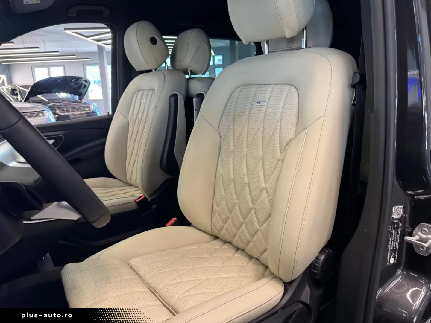 Mercedes-Benz V 300 Petrol Luxury-seats 2025 extra Long